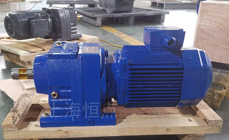 R47系列減速機配電機，藍色油漆實物照片