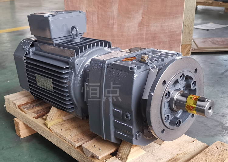 RF47系列減速機配直聯電機，立式安裝 輸出法蘭+軸 實物圖