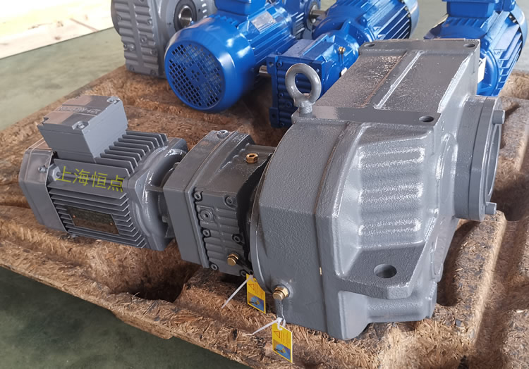  FAZ77R37雙級減速機，通孔+小法蘭輸出，實物圖如下