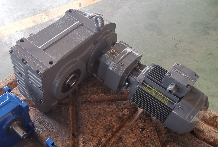  FAZ77R37雙級減速機，通孔+小法蘭輸出，實物圖